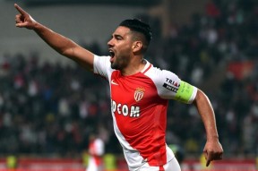 爱游戏娱乐平台 -包含摩纳哥迎中超关键赛；清晨更衣室发声；球迷炸锅；控场能力受关注的词条