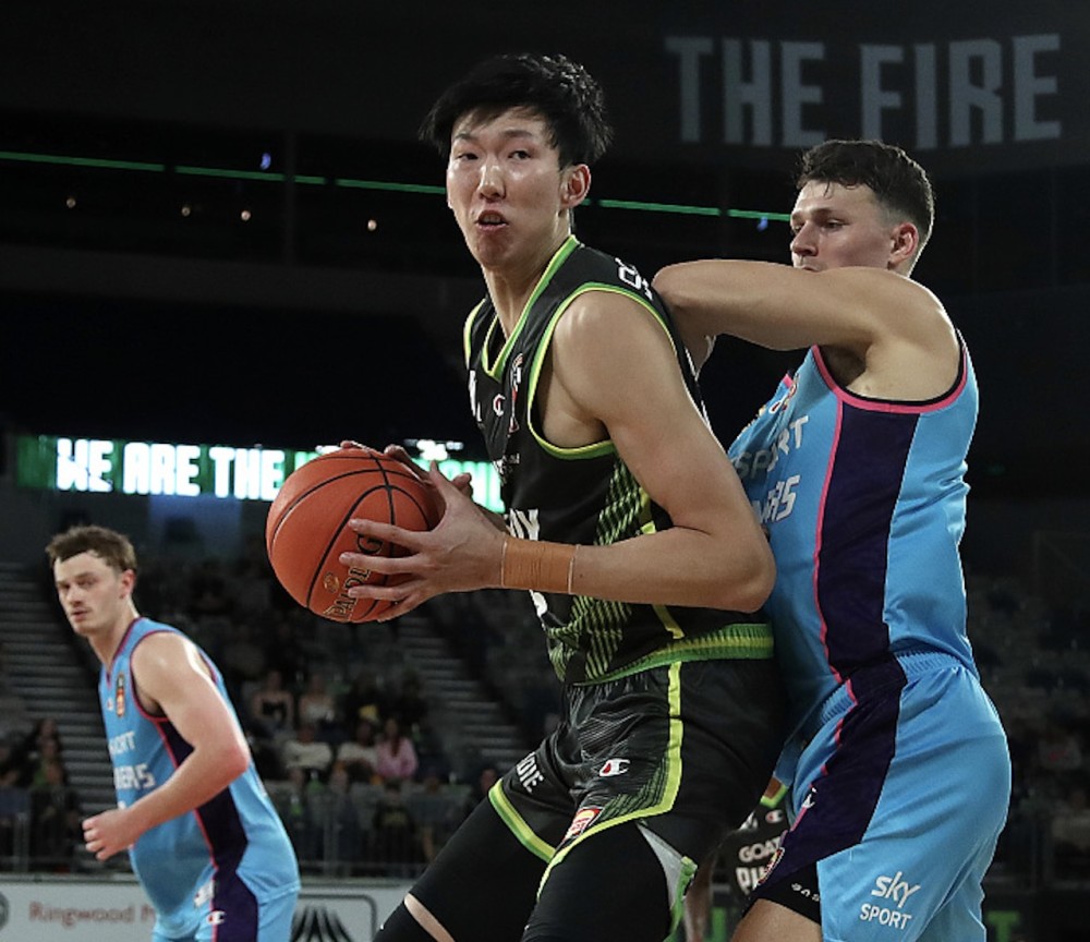 包含成都蓉城训练开放日，今晚止住颓势引欢呼，欧篮联在即，球探报告显示潜力的词条