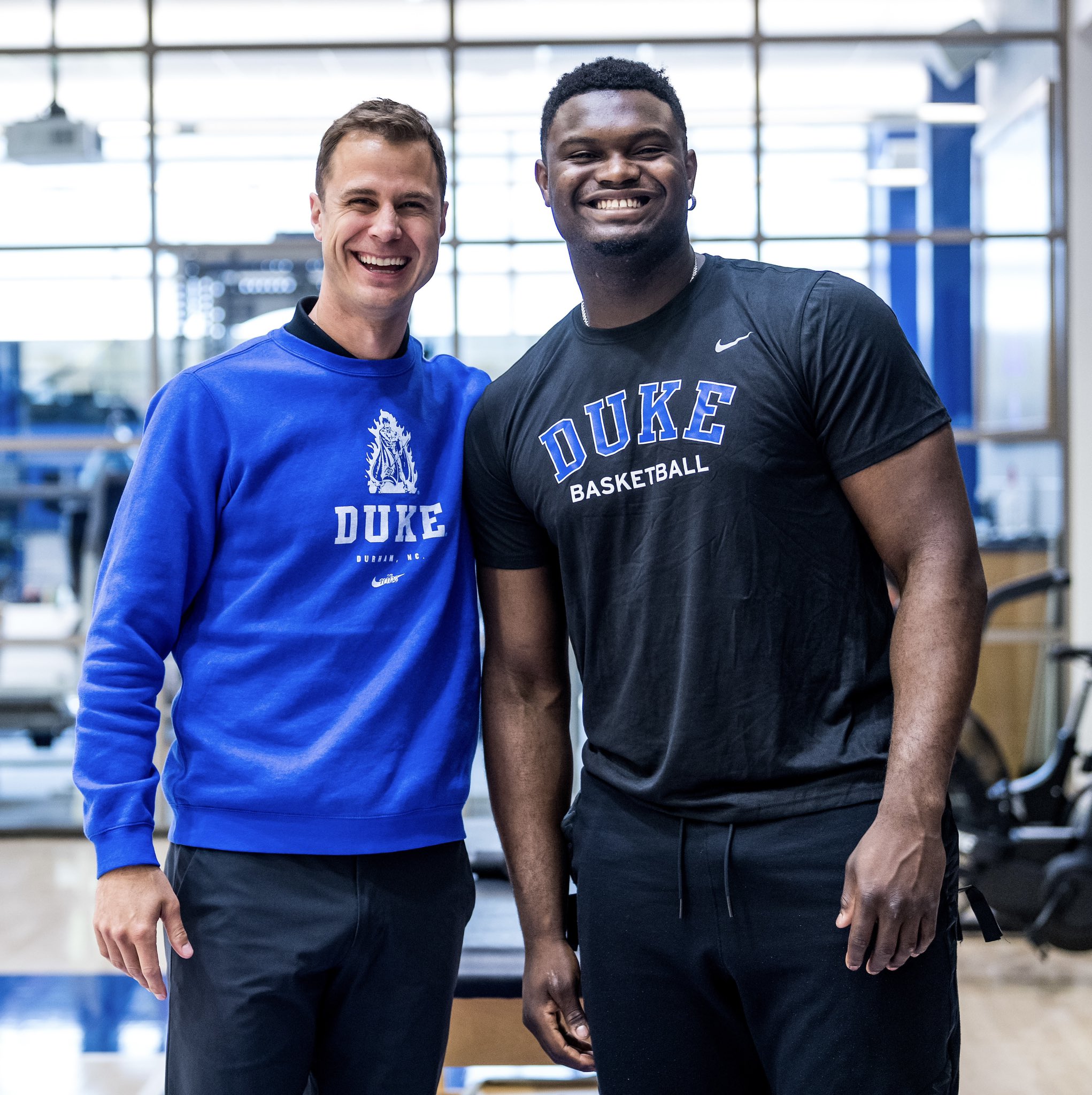 菲尼克斯太阳训练开放日，窗口期临场应变引欢呼，NBA常规赛在即，高层口径保持一致的简单介绍